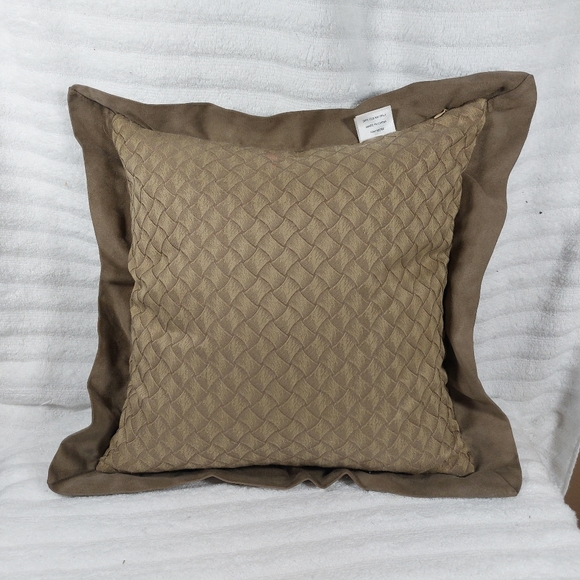 Waterford Linens Throw Pillow 14"x 14" Tan Taupe BasketWeave Zig Zag 3D Design - Picture 2 of 8